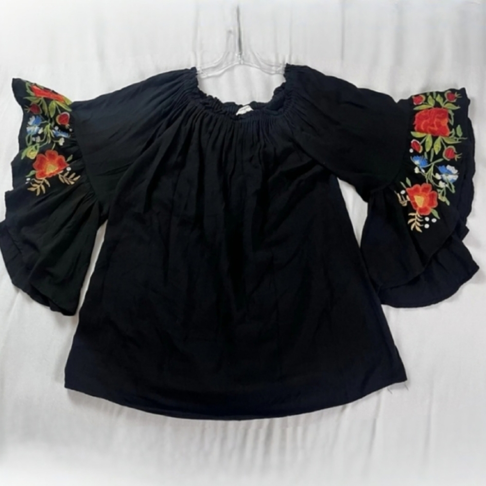 UMGEE Size Small Black Embroidered Women's Top